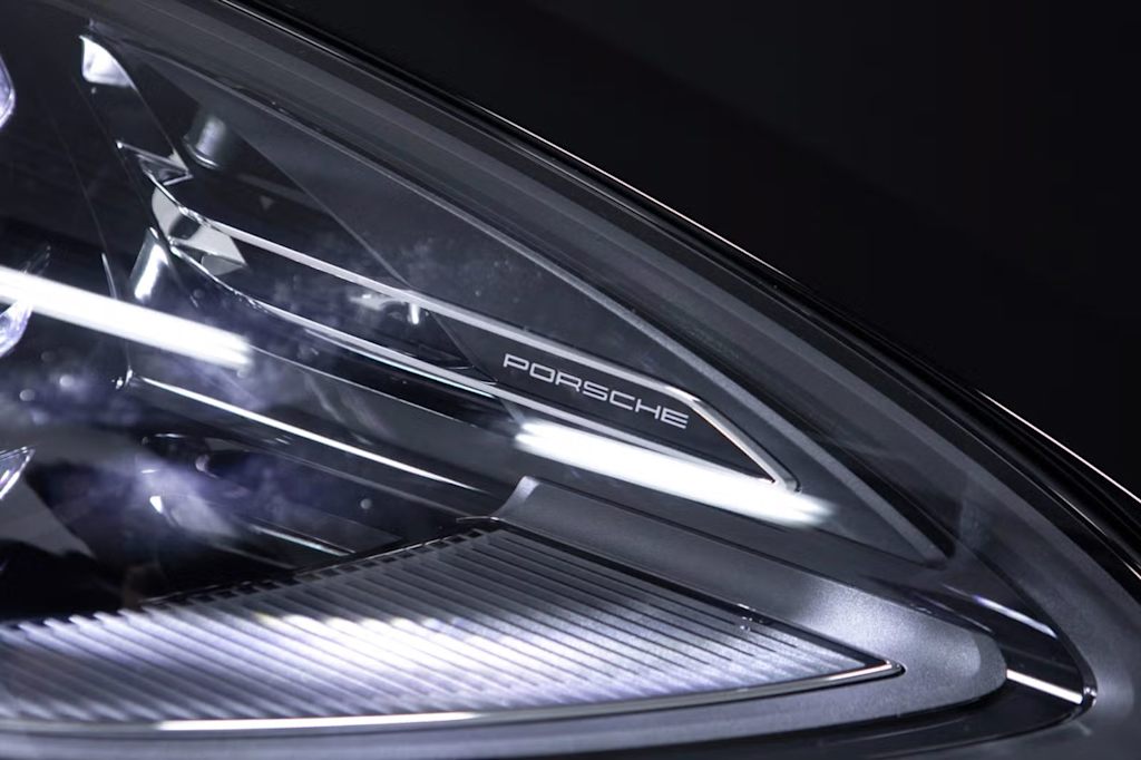 Thumbnail: 2026 Porsche Macan - 20