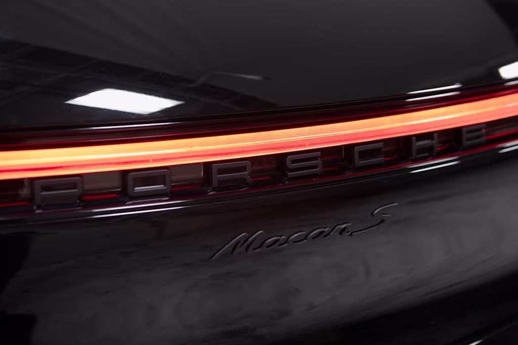 Thumbnail: 2026 Porsche Macan - 22