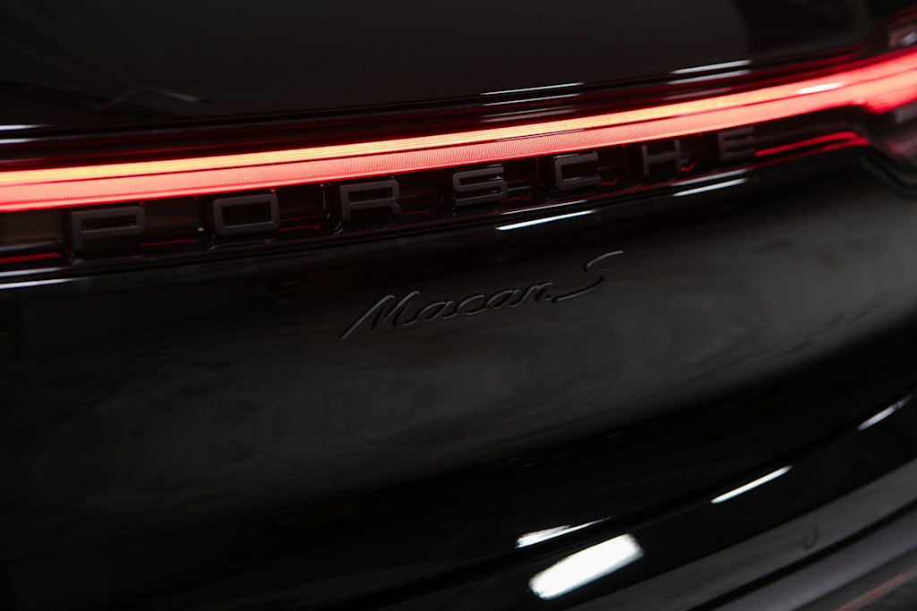 Thumbnail: 2026 Porsche Macan - 36