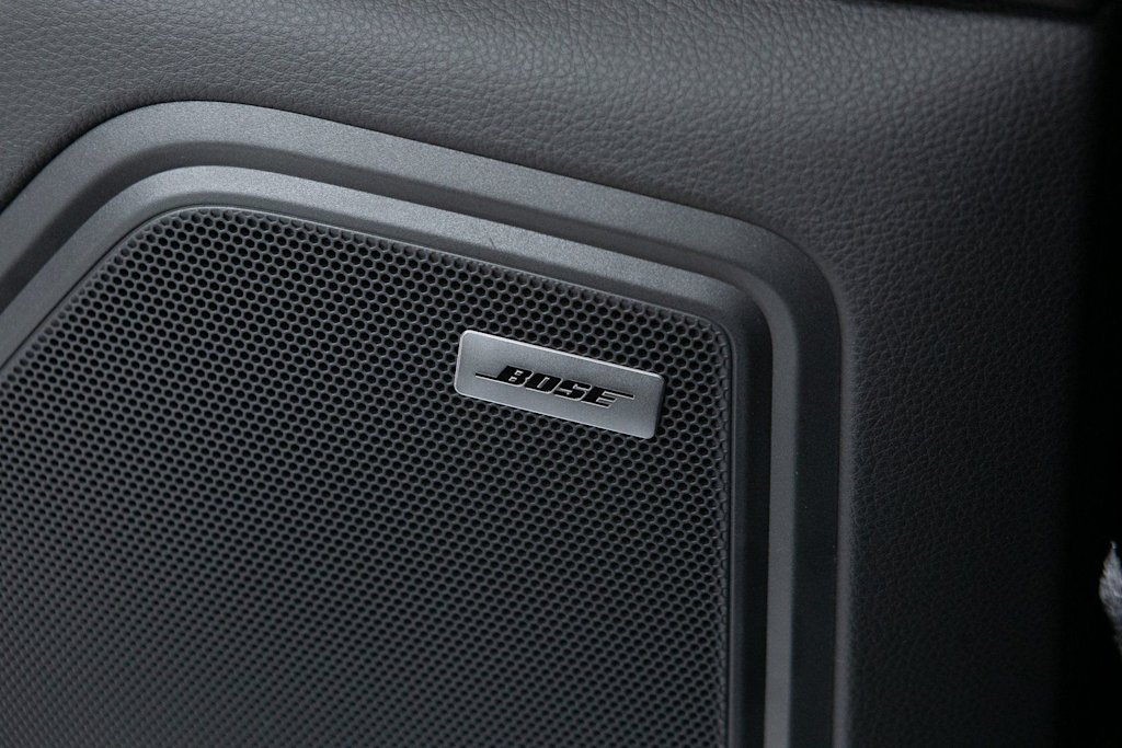 Thumbnail: 2026 Porsche Macan - 27