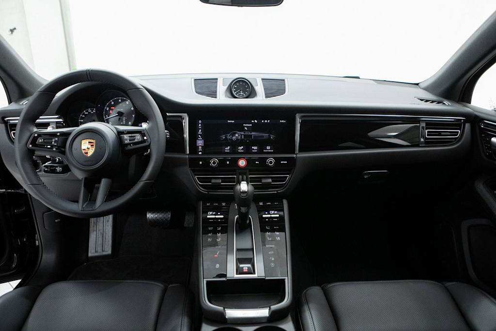 Thumbnail: 2026 Porsche Macan - 9