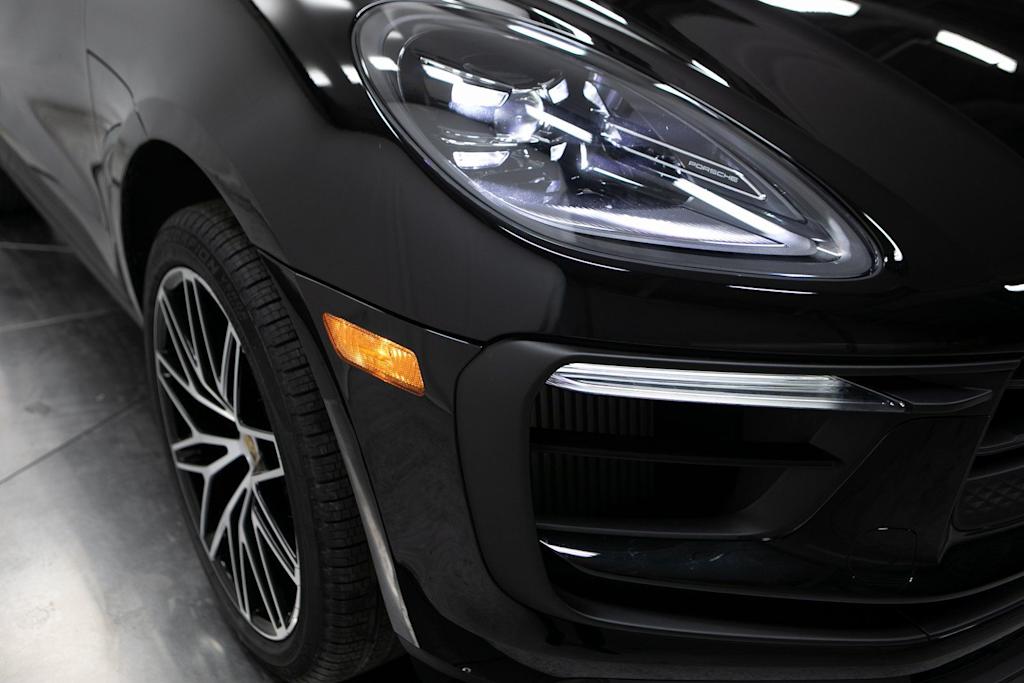 Thumbnail: 2026 Porsche Macan - 7