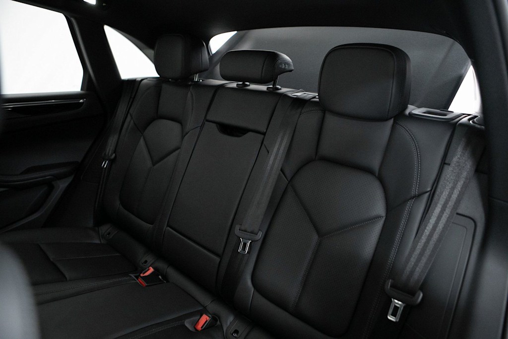 Thumbnail: 2026 Porsche Macan - 30