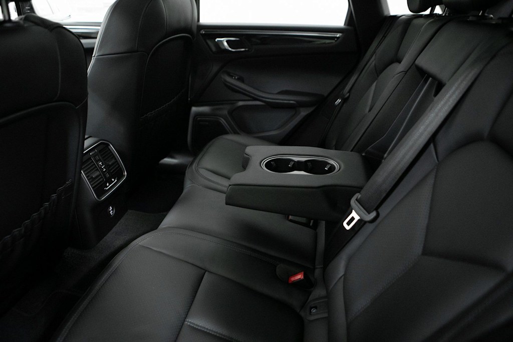 Thumbnail: 2026 Porsche Macan - 29