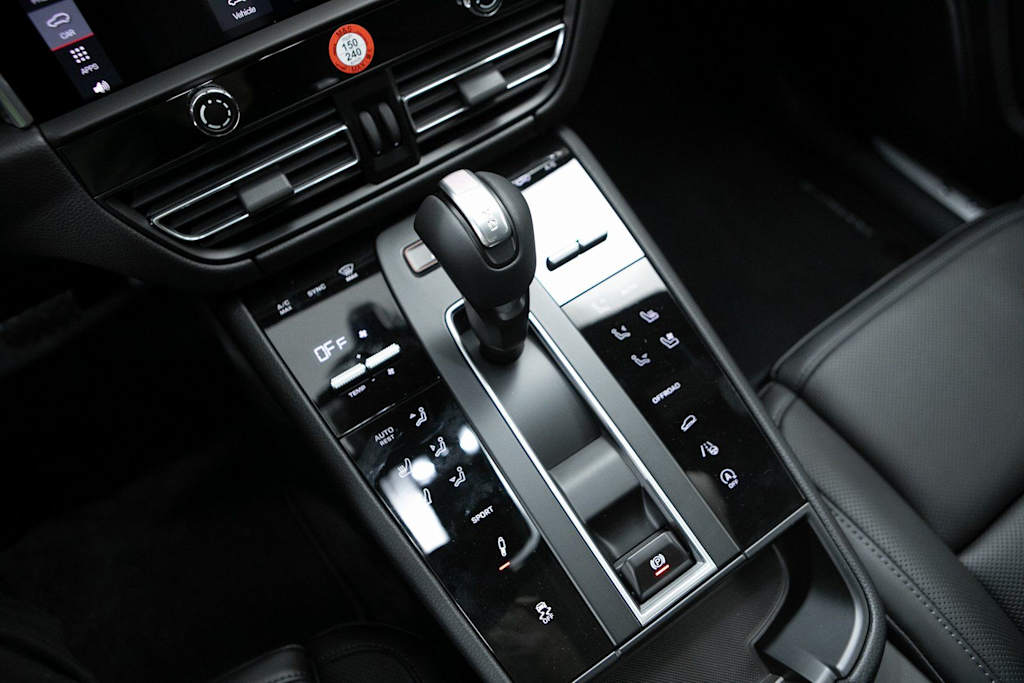 Thumbnail: 2026 Porsche Macan - 14