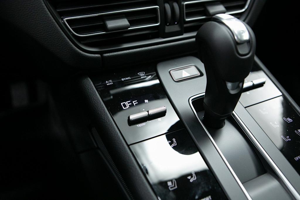 Thumbnail: 2026 Porsche Macan - 22