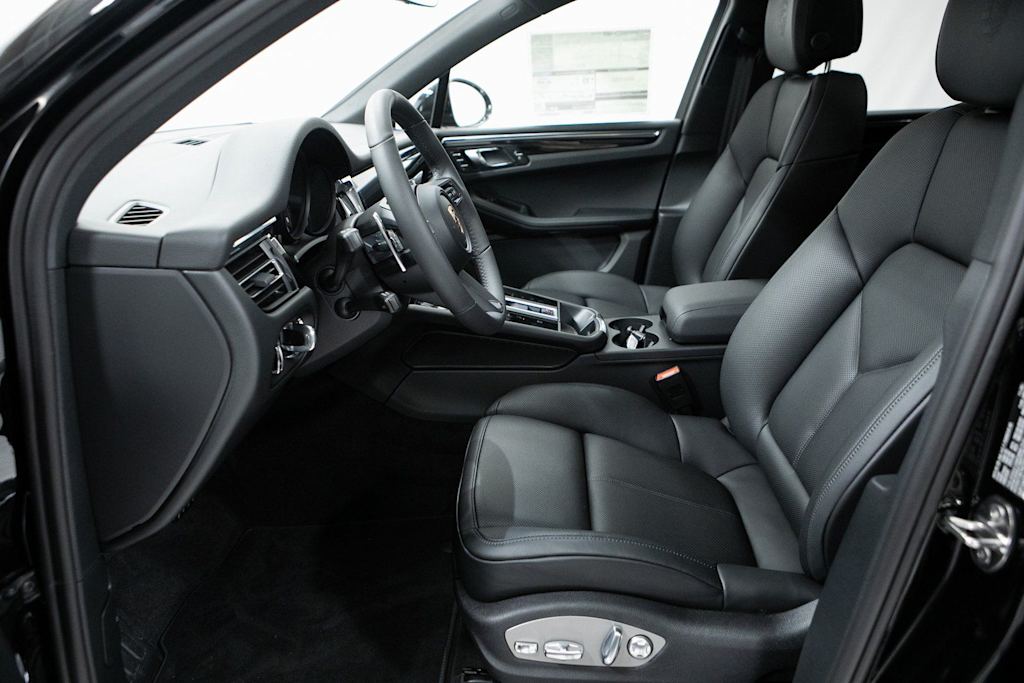 Thumbnail: 2026 Porsche Macan - 11