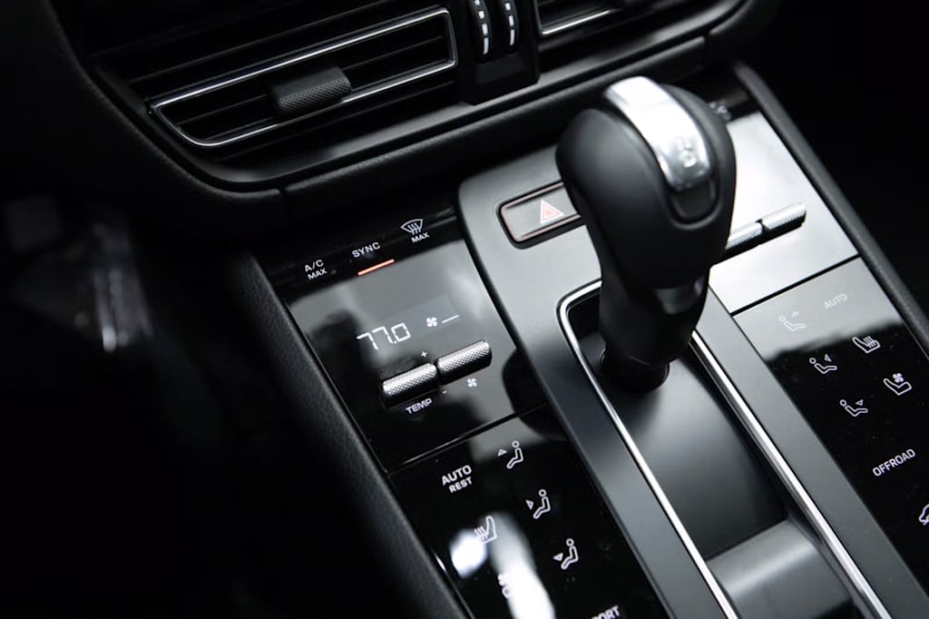 Thumbnail: 2026 Porsche Macan - 13