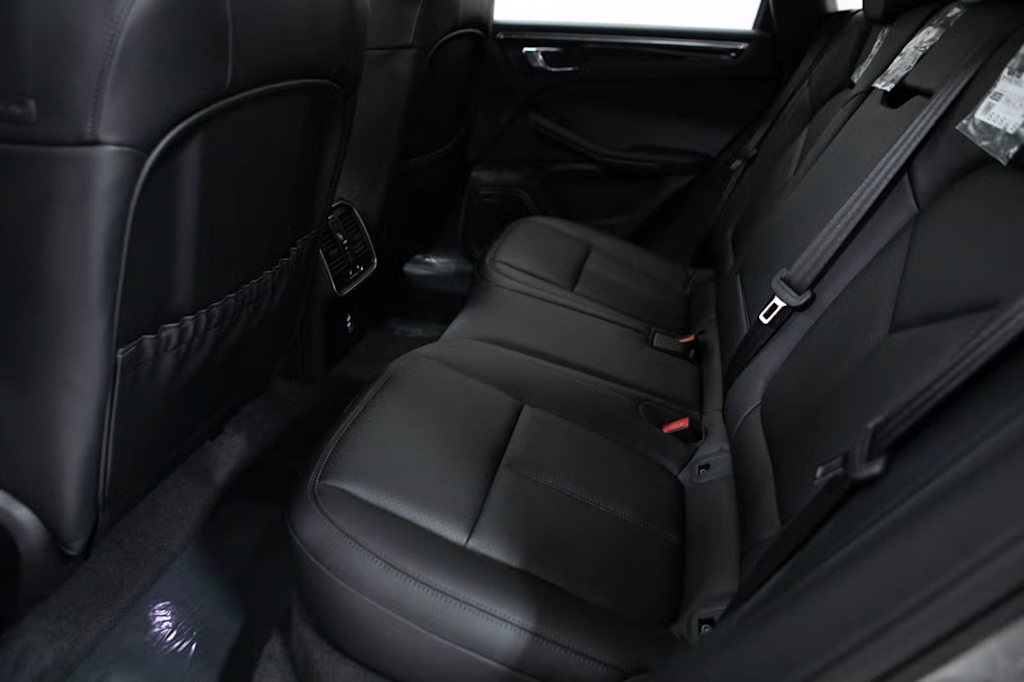 Thumbnail: 2026 Porsche Macan - 11