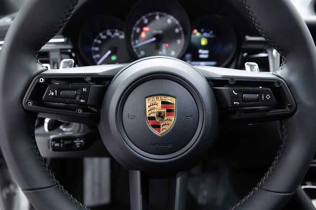 Thumbnail: 2026 Porsche Macan - 20