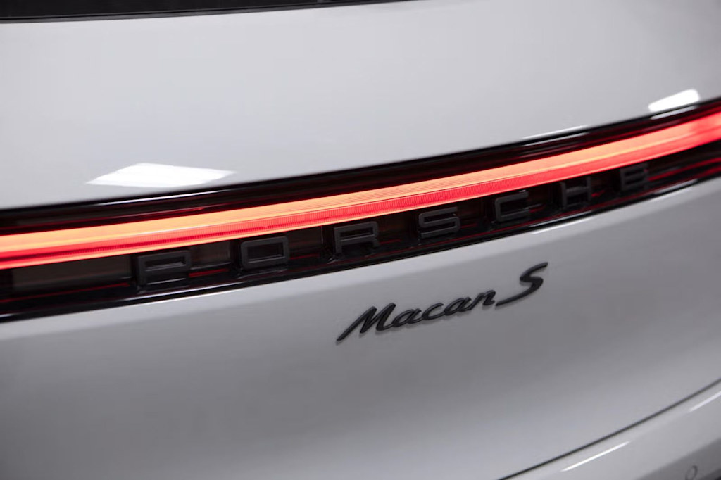 Thumbnail: 2026 Porsche Macan - 22