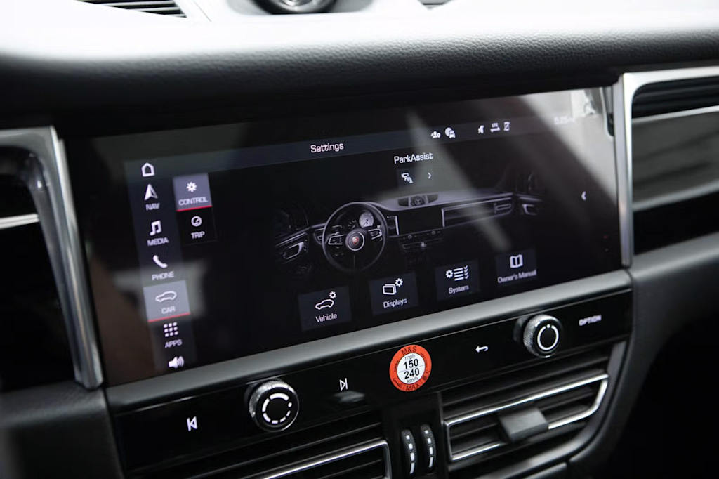 Thumbnail: 2026 Porsche Macan - 12