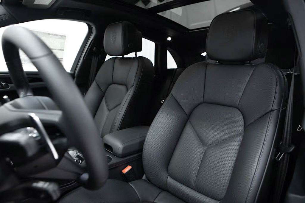 Thumbnail: 2026 Porsche Macan - 9