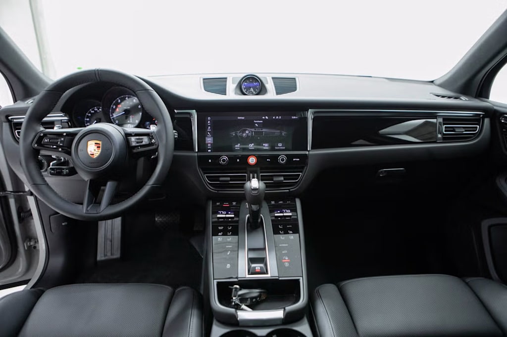 Thumbnail: 2026 Porsche Macan - 8