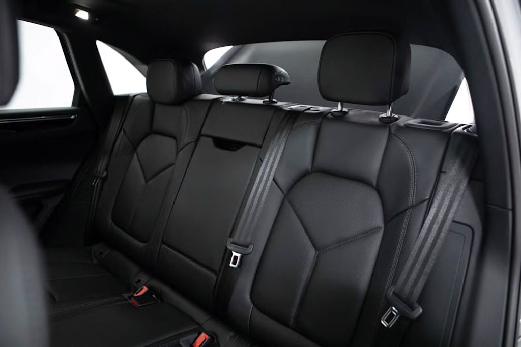 Thumbnail: 2026 Porsche Macan - 36