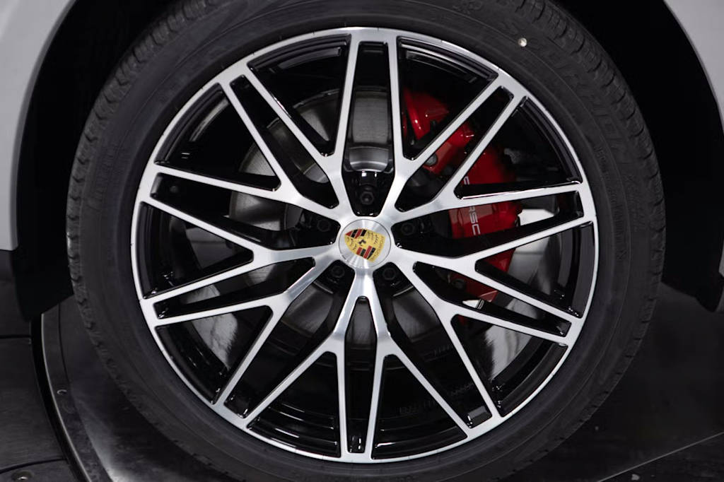 Thumbnail: 2026 Porsche Macan - 7