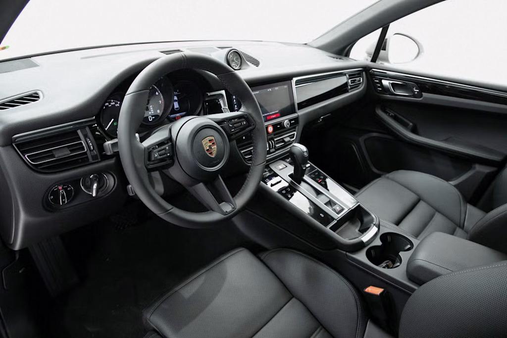 Thumbnail: 2025 Porsche Macan - 2