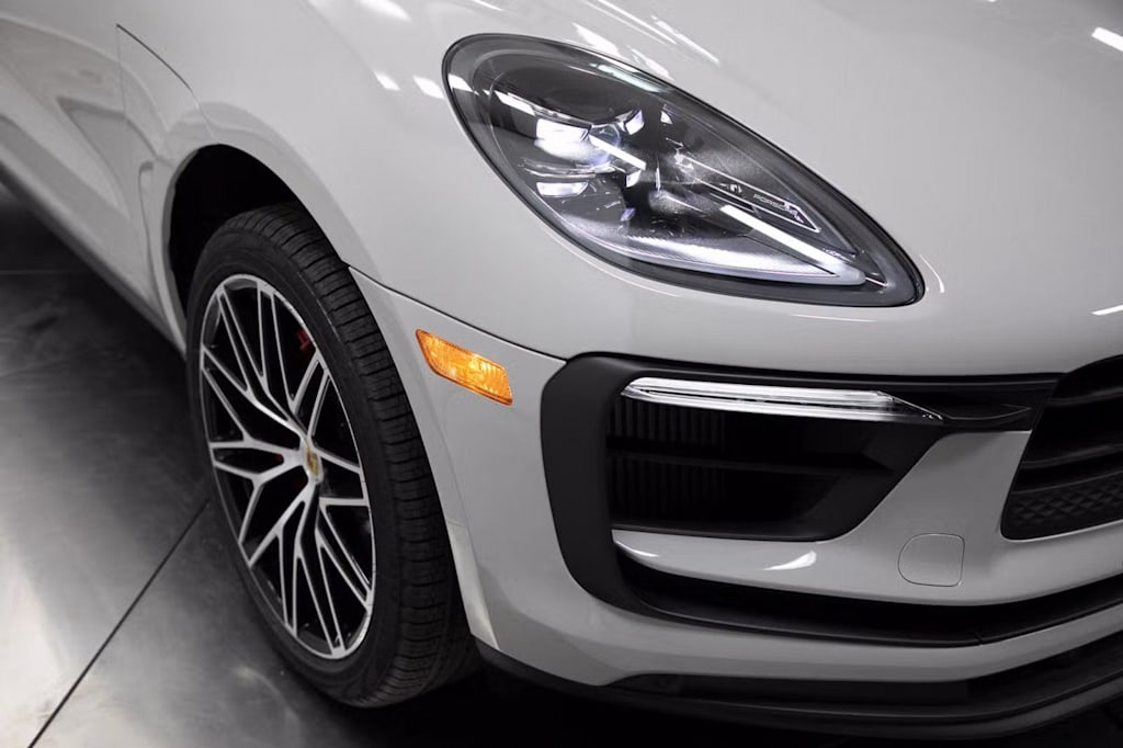 Thumbnail: 2025 Porsche Macan - 6