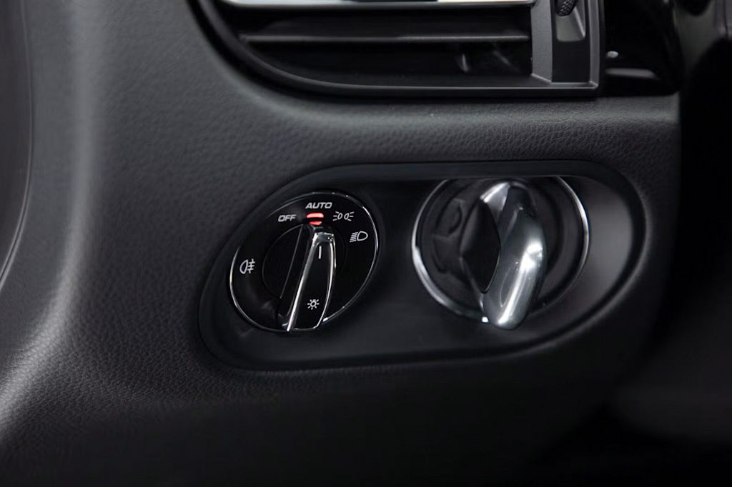 Thumbnail: 2025 Porsche Macan - 23