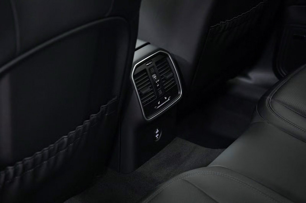 Thumbnail: 2025 Porsche Macan - 29