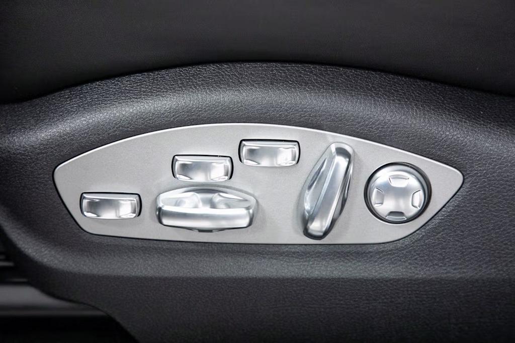 Thumbnail: 2025 Porsche Macan - 20