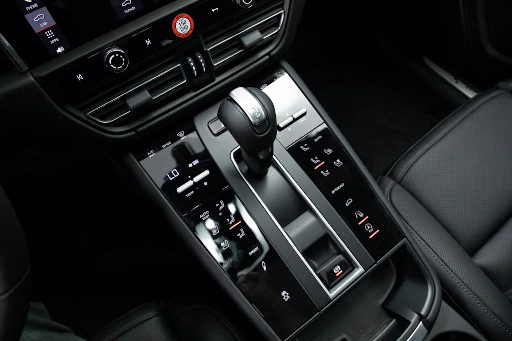 Thumbnail: 2025 Porsche Macan - 13