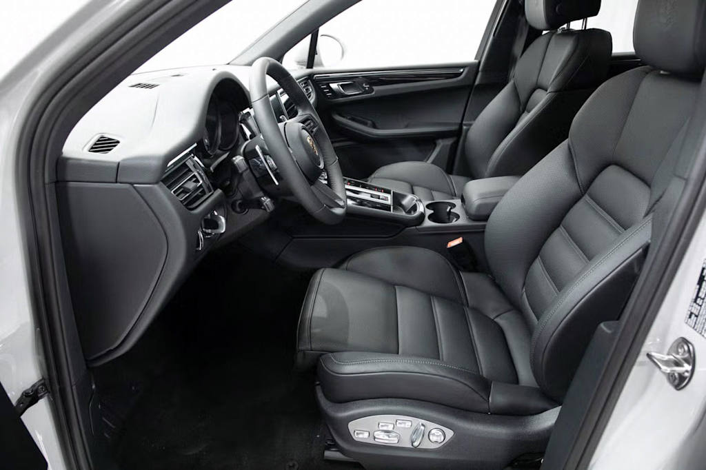 Thumbnail: 2025 Porsche Macan - 10