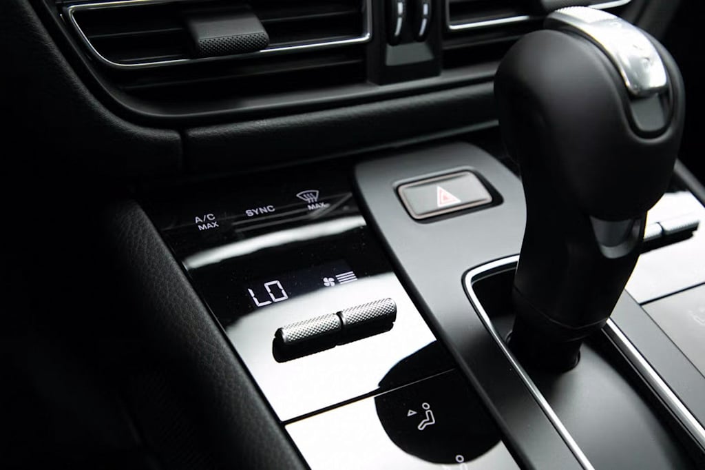 Thumbnail: 2025 Porsche Macan - 28