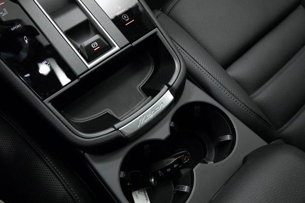 Thumbnail: 2025 Porsche Macan - 26