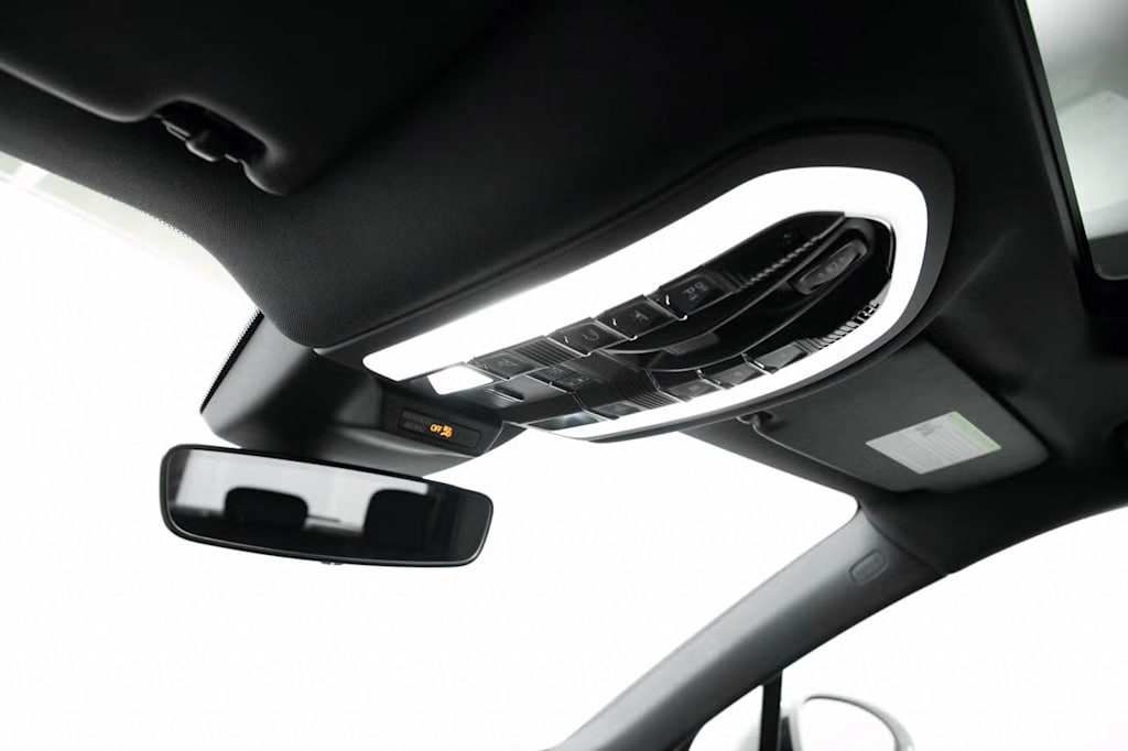 Thumbnail: 2025 Porsche Macan - 24