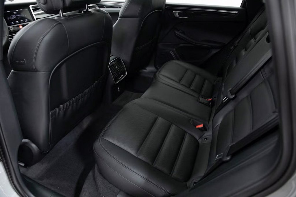 Thumbnail: 2025 Porsche Macan - 11