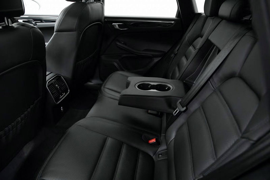 Thumbnail: 2025 Porsche Macan - 30