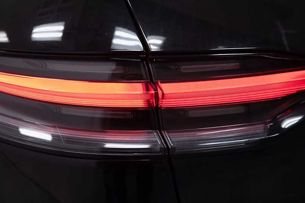 Thumbnail: 2026 Porsche Macan - 22