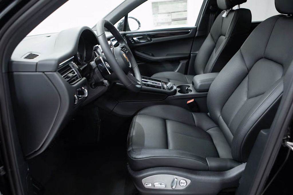 Thumbnail: 2026 Porsche Macan - 9
