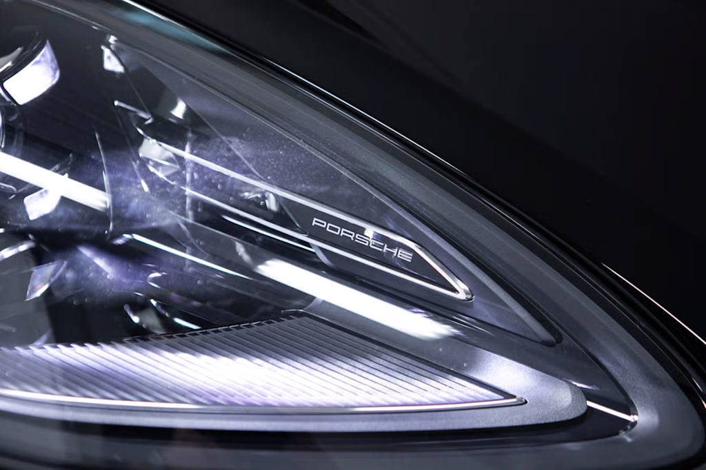 Thumbnail: 2026 Porsche Macan - 20