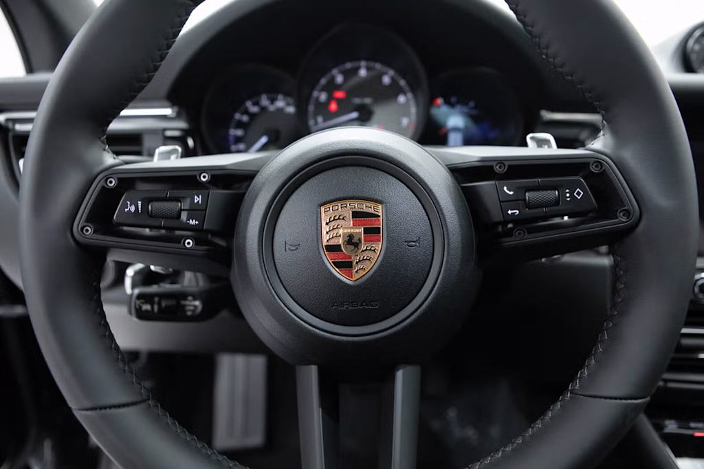 Thumbnail: 2026 Porsche Macan - 19