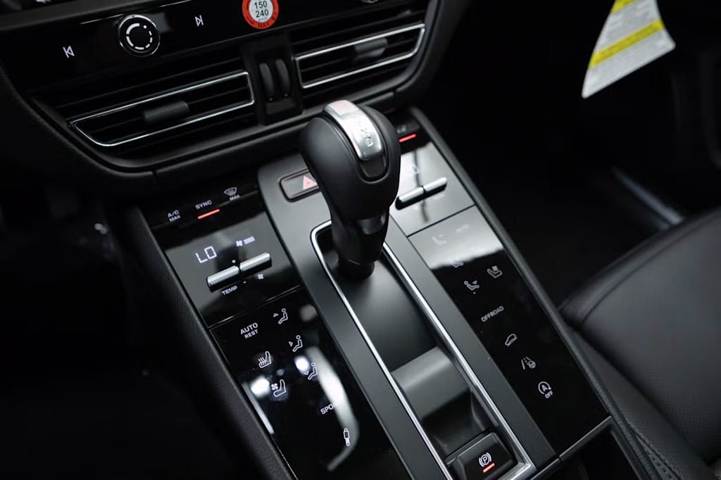 Thumbnail: 2026 Porsche Macan - 12
