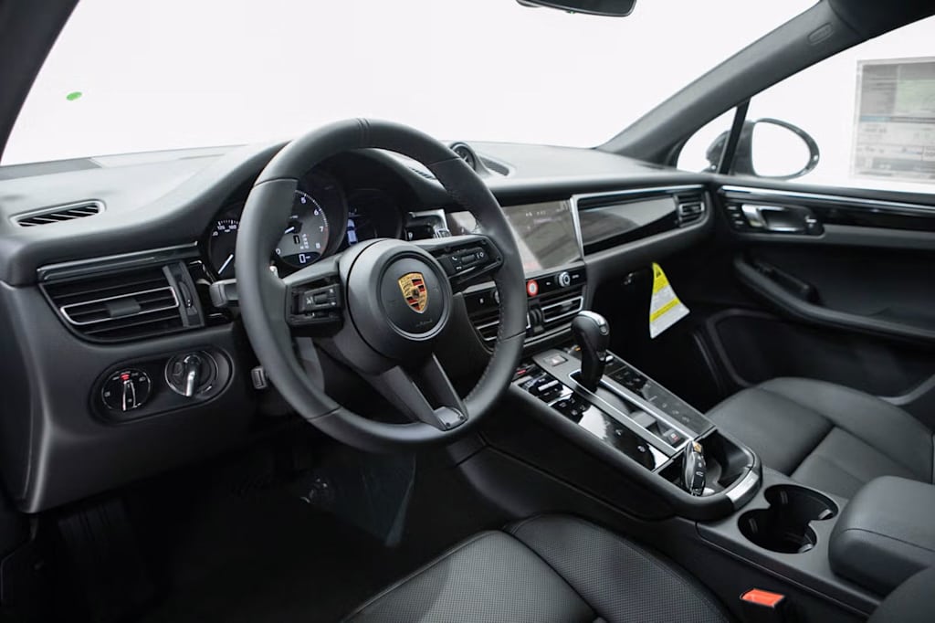 Thumbnail: 2026 Porsche Macan - 2