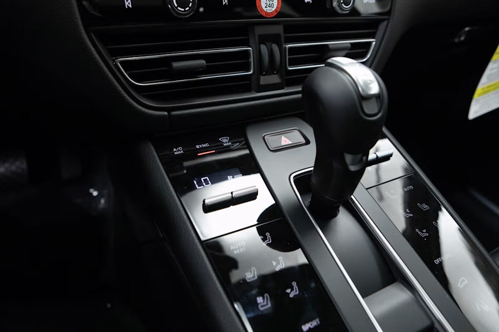 Thumbnail: 2026 Porsche Macan - 30
