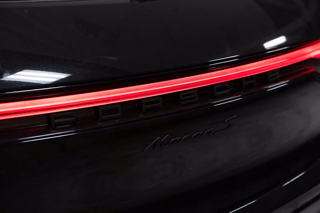 Thumbnail: 2026 Porsche Macan - 23