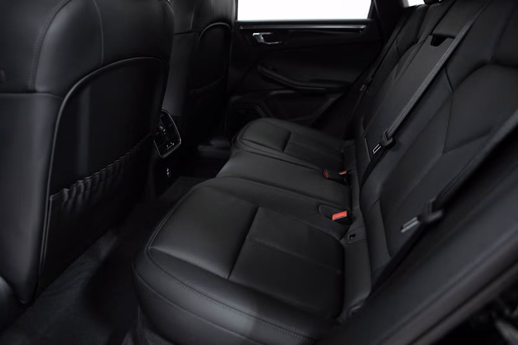 Thumbnail: 2026 Porsche Macan - 10