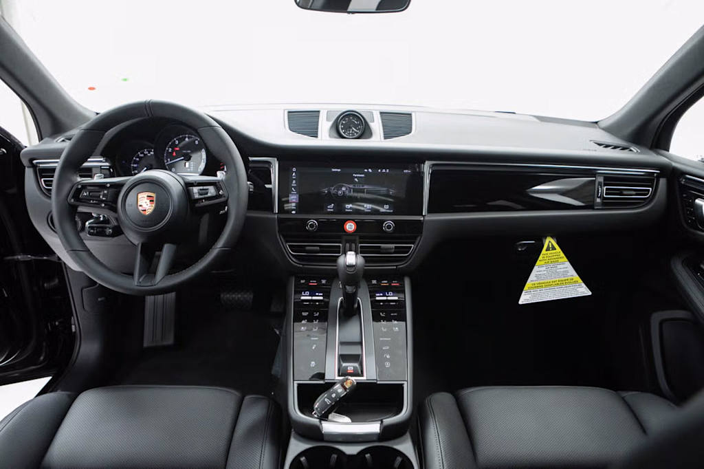 Thumbnail: 2026 Porsche Macan - 7