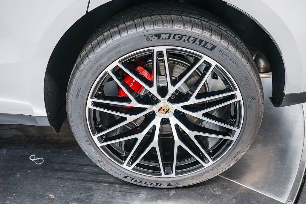 Thumbnail: 2026 Porsche Macan - 8