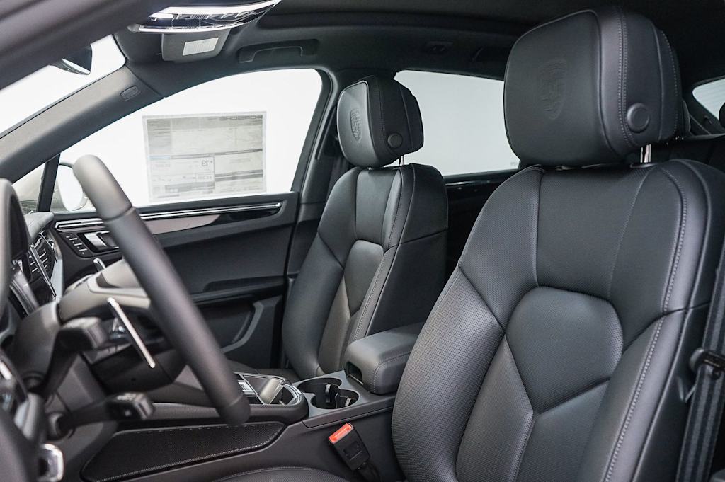 Thumbnail: 2026 Porsche Macan - 11