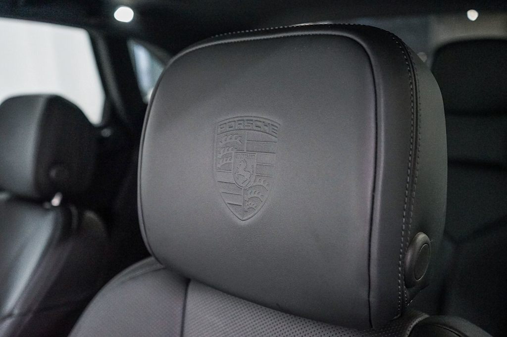 Thumbnail: 2026 Porsche Macan - 12