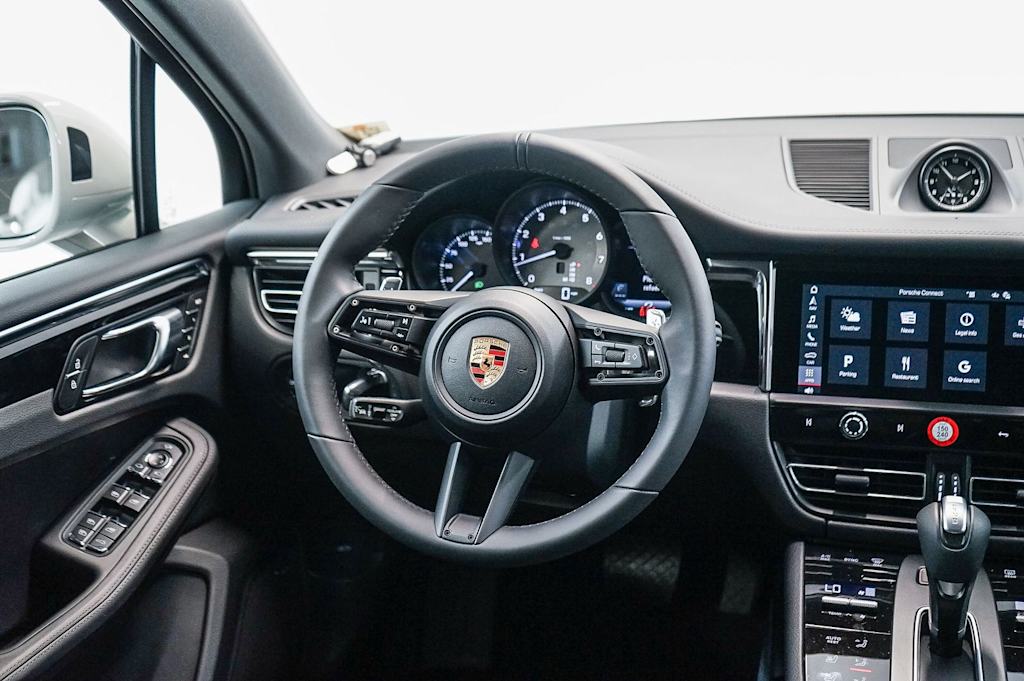 Thumbnail: 2026 Porsche Macan - 14