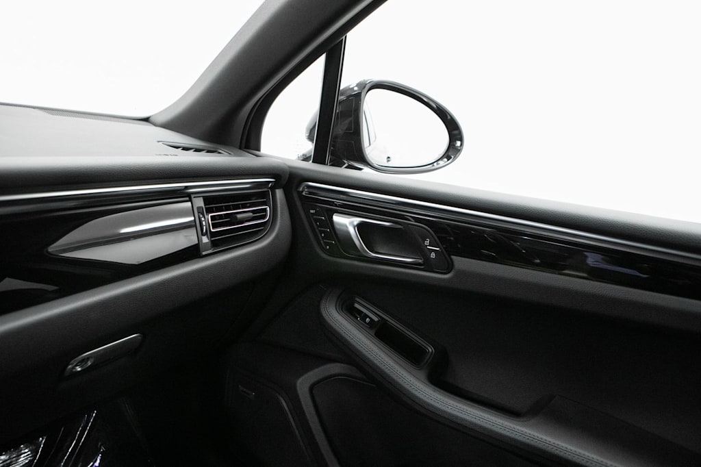 Thumbnail: 2024 Porsche Macan - 33