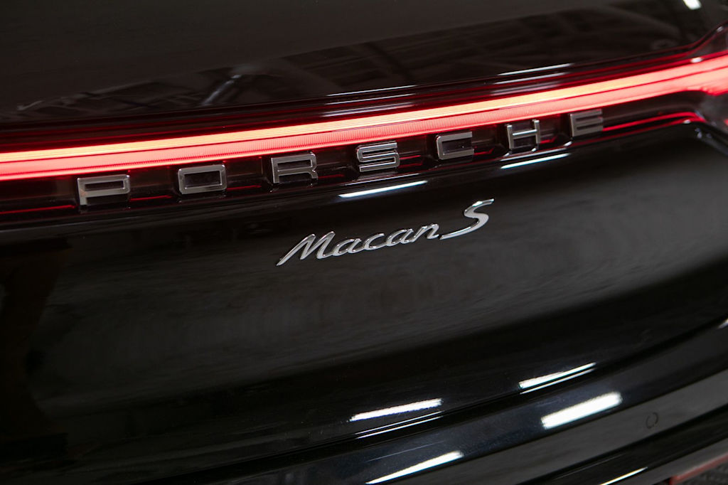 Thumbnail: 2024 Porsche Macan - 24