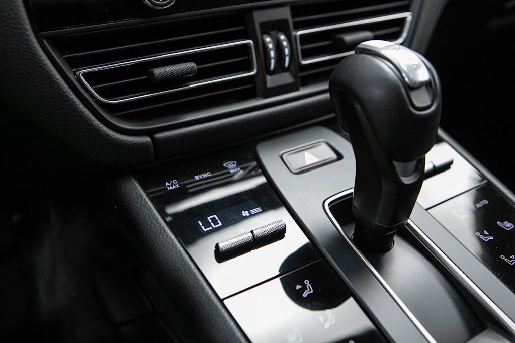 Thumbnail: 2024 Porsche Macan - 31