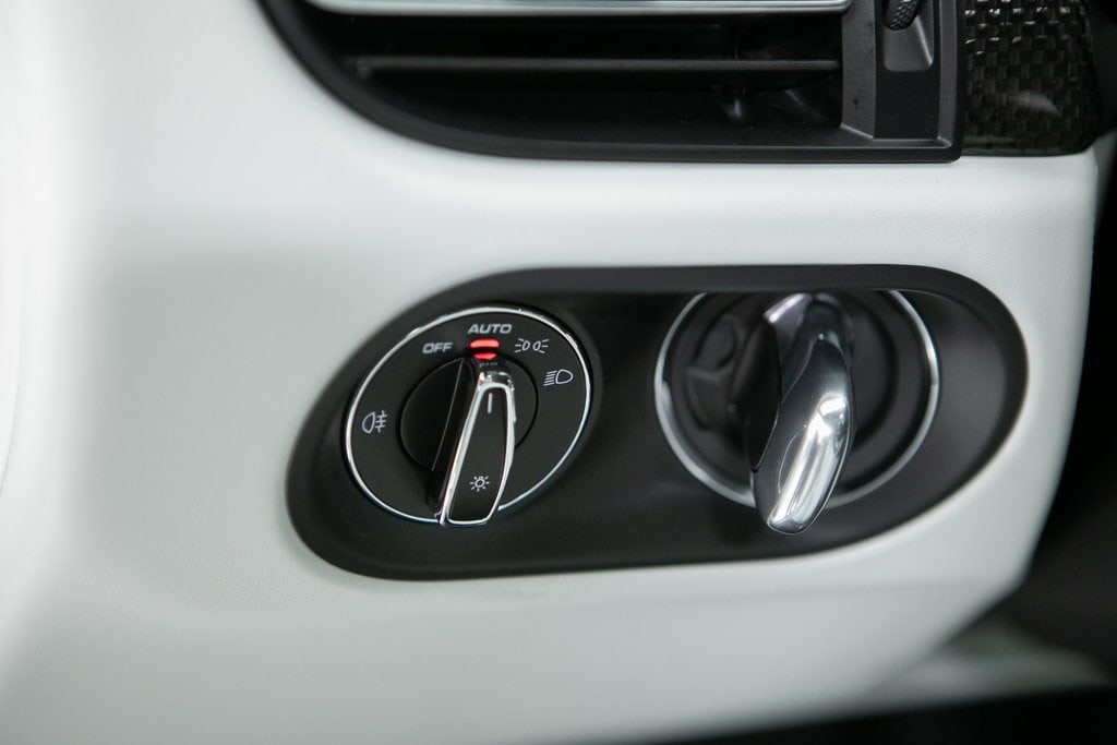 Thumbnail: 2025 Porsche Macan - 27